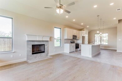 628 Vaquero St, White Settlement, TX 76108 - photo 2