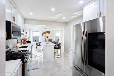 16-Kitchen 1F