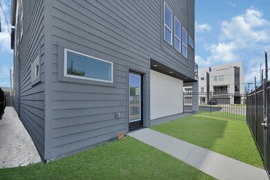 Fenced-in Front Entry and Yard Space