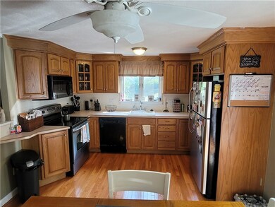 17 Steere St, Johnston, RI 02919 - photo 4