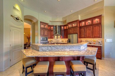 Breakfast Bar and Kitchen