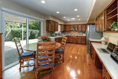 012_KitchenDining