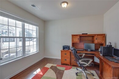 Home office/Study/Flex space off entry features ha