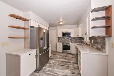 15199 W Fenway Ct, New Berlin, WI 53151 - photo 7