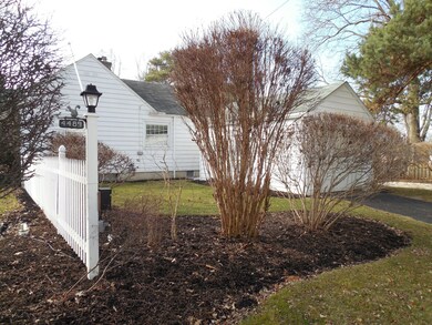 4489 - White Picket fence to Garden