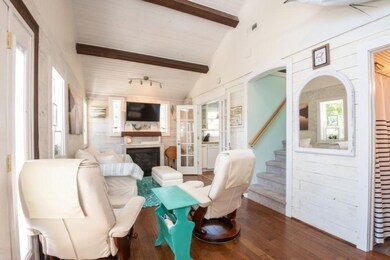 05_22SBarkerStreet_165_FamilyRoom_LowRes