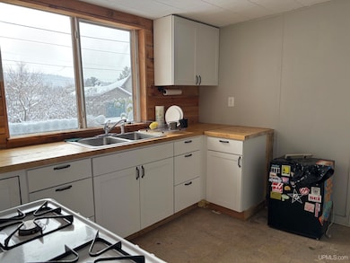 727 E Ridge St, Ishpeming, MI 49849 - photo 6