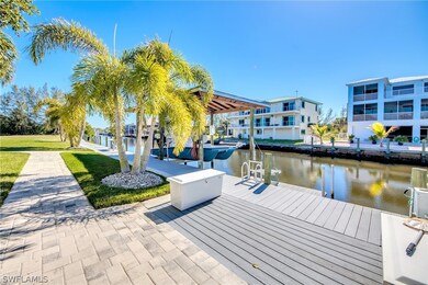 Floating dock, wide canal and quick and easy acces