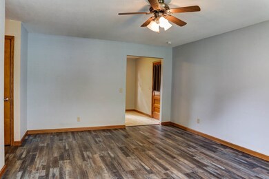 819 Timmons Dr, Tuscola, IL 61953 - photo 5