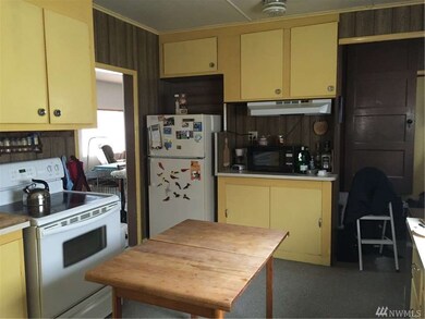 1129 Water St, Raymond, WA 98577 - photo 6