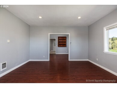 112 E C St, Rainier, OR 97048 - photo 4