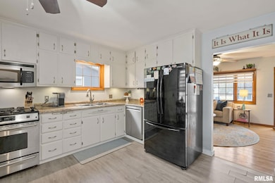 1804 E 31st St, Davenport, IA 52807 - photo 6