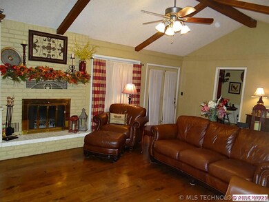 Open Living Room, beautiful Hardwood floors