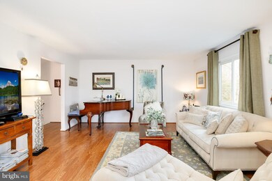 11110 Forest Edge Dr, Reston, VA 20190 - photo 3