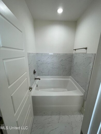 108 MASTER SOAKING TUB