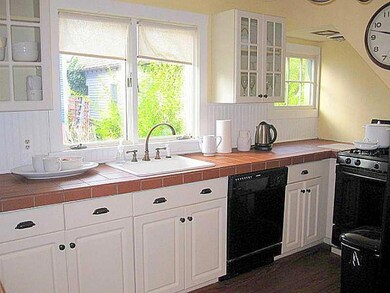 6 Liberty St unit 1, Newport, RI 02840 - photo 2