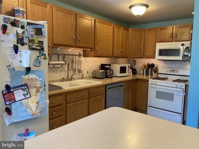 809 Surrey Ln, Glenolden, PA 19036 - photo 4