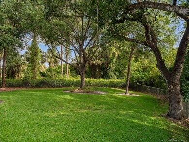 Huge Fenced Back Yard
