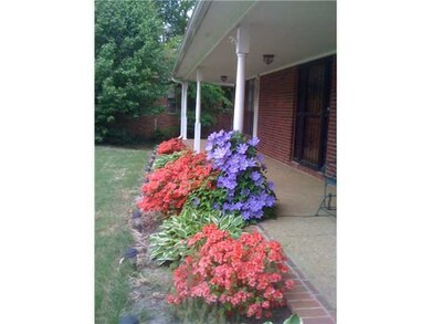 Gorgeous Landscaping - COLORS Everywhere! And a Cu