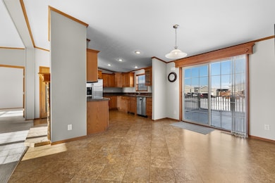 707 Fox Tail Dr, Minot, ND 58701 - photo 3