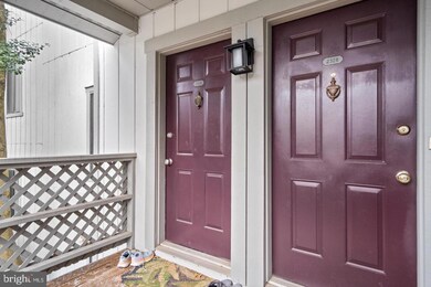 2326 Hunters Run Dr, Reston, VA 20191 - photo 4