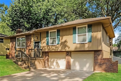 513 NE Grant Dr, Blue Springs, MO 64014 - photo 2