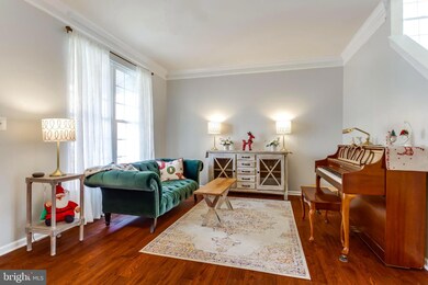 43057 Edgewater St, Chantilly, VA 20152 - photo 5