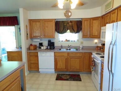 4535 Hoffman Dr, Whitehall, PA 18052 - photo 5