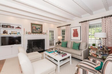 008-Living_Room-2071566-large
