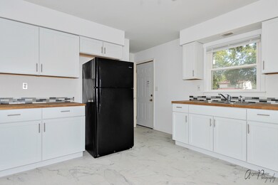 1907 Jethro Ave, Zion, IL 60099 - photo 4