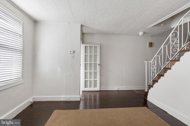 2041 Pemberton St, Philadelphia, PA 19146 - photo 5