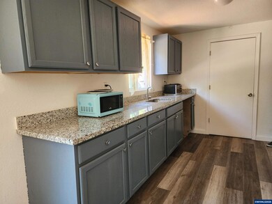 4061 Hawthorne Ave NE, Salem, OR 97301 - photo 5