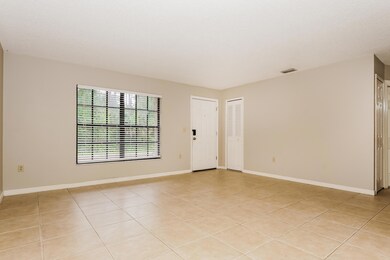 017-photo-living-room-12947217