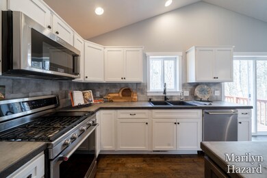 186 Lakeview Dr, Wayland, MI 49348 - photo 3