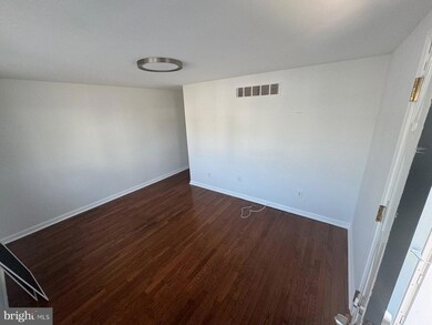 1102 3rd Ave unit B, Essington, PA 19029 - photo 4