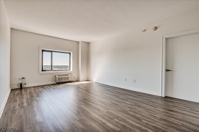 Skyview Rahway unit 1502, Rahway, NJ 07065 - photo 3