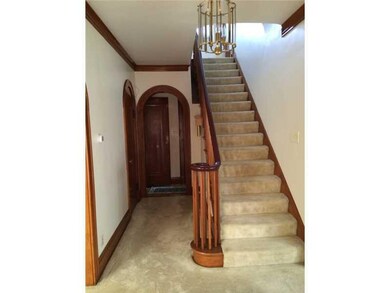 Entry/Foyer.