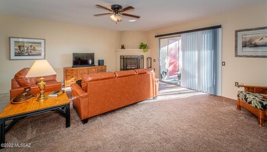 Great rm towards patio slider