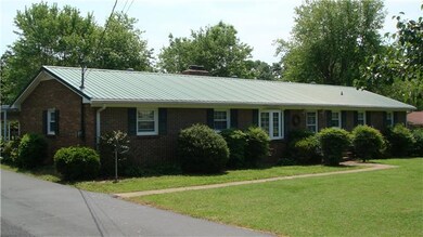 208 Ledgeview Dr, Shelbyville, TN 37160 - photo 2