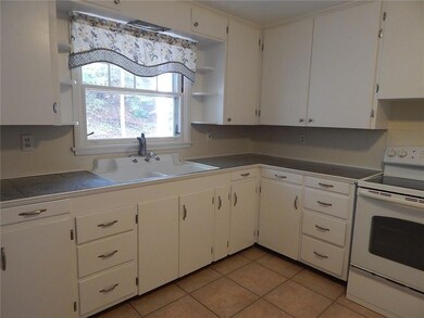 23 Grove St, Millinocket, ME 04462 - photo 4