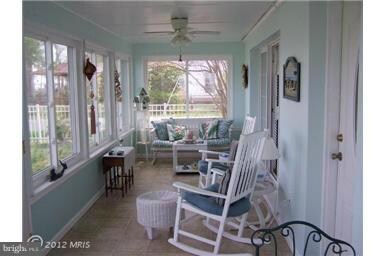 427 Irving Ave, Colonial Beach, VA 22443 - photo 6