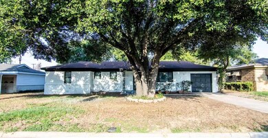 809 Glenda Dr unit B, Bedford, TX 76022 - photo 2