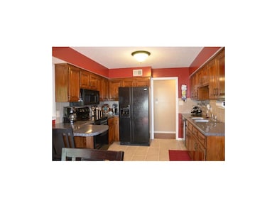 Kitchen w/Brkfs Bar, Newer Appliances, Tile Floors