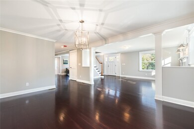 Dining room adjacent to living room