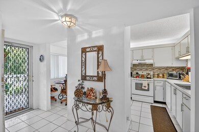 3146 Via Poinciana unit 301, Lake Worth, FL 33467 - photo 4