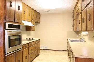 1716 Post Oak Dr, Bedford, TX 76021 - photo 6