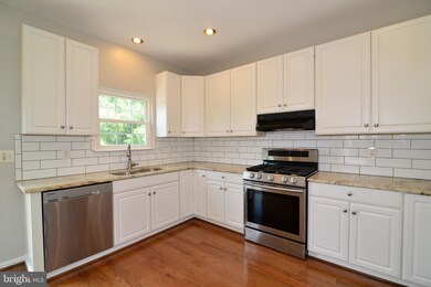 13194 Dashco Way, Herndon, VA 20171 - photo 2