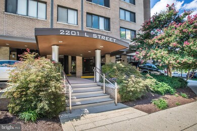 Carriage House unit 303, Washington, DC 20037 - photo 4