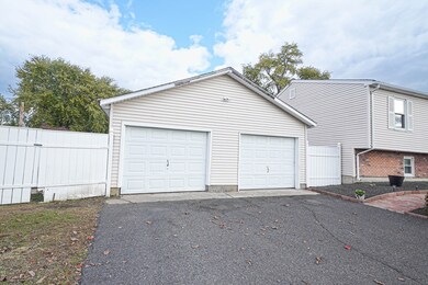 485 Riverside Rd, Springfield, MA 01107 - photo 3