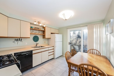 101 Donohue Rd unit 18, Dracut, MA 01826 - photo 3